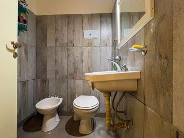 VENTA DEPARTAMENTO 5 AMBIENTES FRENTE CENTRO
