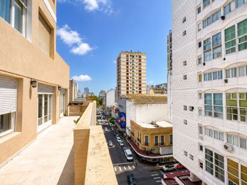 VENTA DEPARTAMENTO 5 AMBIENTES FRENTE CENTRO