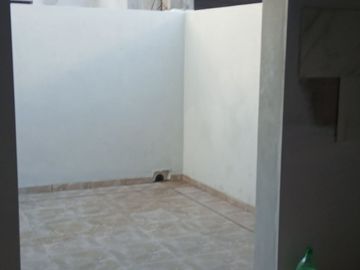Venta monoambiente con balcón y patio propio 7 m2