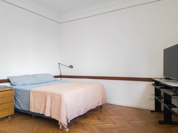 DEPTO 7MO PISO 4 AMB CON DEPENDENDENCIA MONSERRAT