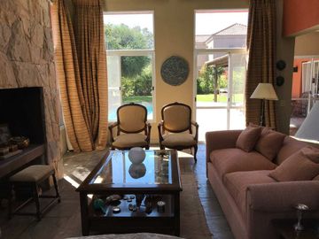 VENTA CASA 5 DORMS BARRIO VILLA OLIVOS KM 36