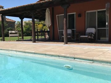 VENTA CASA 5 DORMS BARRIO VILLA OLIVOS KM 36
