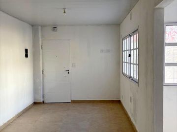 DEPARTAMENTO 2 AMBIENTES A ESTRENAR CON GRAN PATIO. LAFERRERE CENTRO.