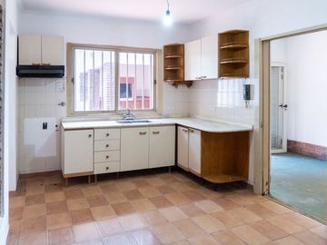 CASA EN VENTA TRES DORMITORIOS COCHERA AZCUENAGA