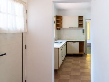 CASA EN VENTA TRES DORMITORIOS COCHERA AZCUENAGA