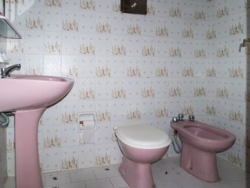 CASA EN VENTA TRES DORMITORIOS COCHERA AZCUENAGA