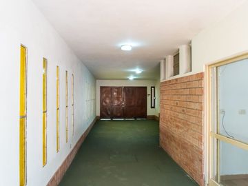 CASA EN VENTA TRES DORMITORIOS COCHERA AZCUENAGA