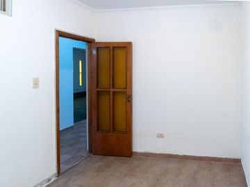 CASA EN VENTA TRES DORMITORIOS COCHERA AZCUENAGA