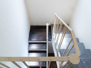 CASA EN VENTA TRES DORMITORIOS COCHERA AZCUENAGA