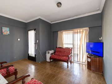CASA DE TRES DORMITORIOS  PLANTA ALTA - TIRO SUIZO