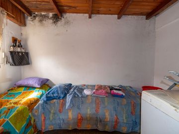 CASA DE TRES DORMITORIOS  PLANTA ALTA - TIRO SUIZO