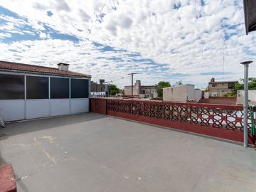 CASA DE TRES DORMITORIOS  PLANTA ALTA - TIRO SUIZO