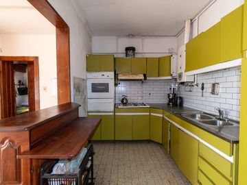 CASA DE TRES DORMITORIOS  PLANTA ALTA - TIRO SUIZO