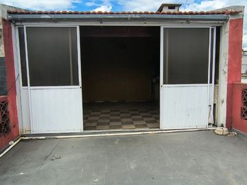 CASA DE TRES DORMITORIOS  PLANTA ALTA - TIRO SUIZO