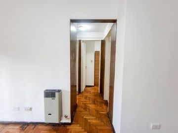 VENDE 3 amb con balcón al frente Flores, lavadero