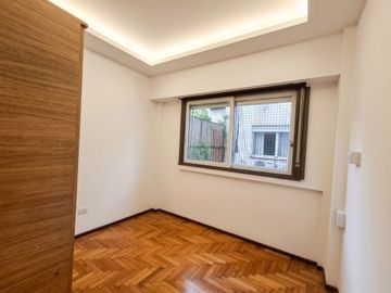 VENDE 3 amb con balcón al frente Flores, lavadero