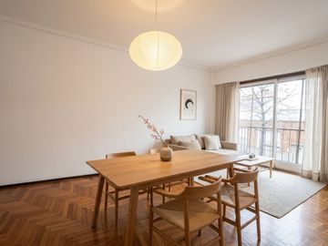 VENDE 3 amb con balcón al frente Flores, lavadero