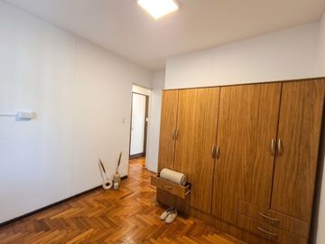 VENDE 3 amb con balcón al frente Flores, lavadero