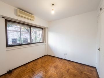 VENDE 3 amb con balcón al frente Flores, lavadero