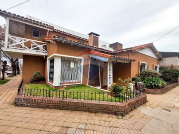 Vende casa 4amb Olivos Golf Vicente López Pileta