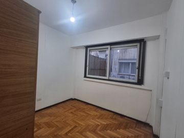 VENDE 3 amb con balcón al frente Flores