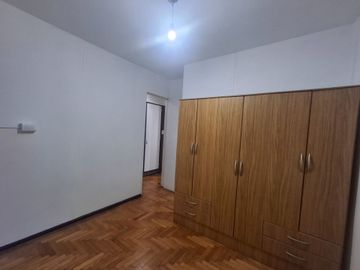 VENDE 3 amb con balcón al frente Flores