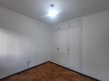 VENDE 3 amb con balcón al frente Flores