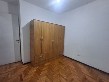 VENDE 3 amb con balcón al frente Flores
