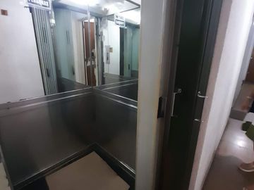 VENDE 3 amb con balcón al frente Flores