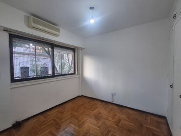 VENDE 3 amb con balcón al frente Flores