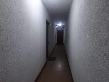 VENDE 3 amb con balcón al frente Flores