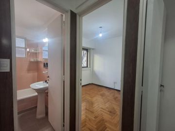 VENDE 3 amb con balcón al frente Flores