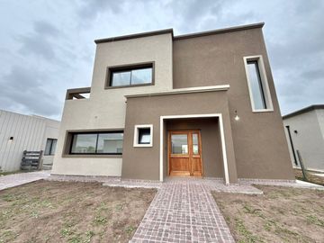 CASA 6 AMB VENTA B°SAN PABLO MUDATE YA CON EL 30%