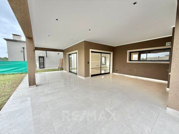 CASA 6 AMB VENTA B°SAN PABLO MUDATE YA CON EL 30%
