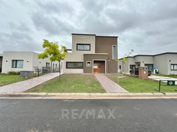CASA 6 AMB VENTA B°SAN PABLO MUDATE YA CON EL 30%