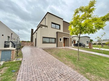 CASA 6 AMB VENTA B°SAN PABLO MUDATE YA CON EL 30%