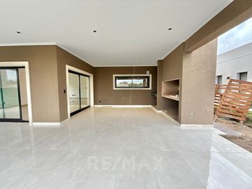 CASA 6 AMB VENTA B°SAN PABLO MUDATE YA CON EL 30%