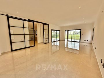 CASA 6 AMB VENTA B°SAN PABLO MUDATE YA CON EL 30%