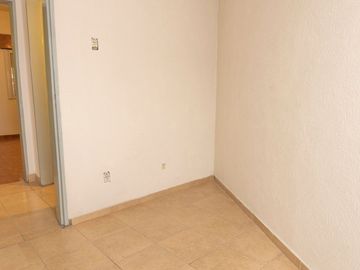 Venta PH 2 ambientes  con patio y local - Morón
