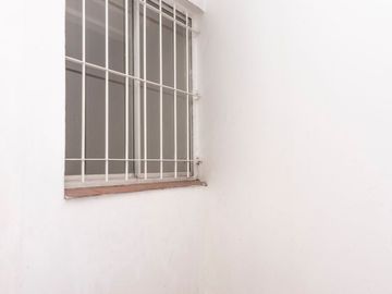 Venta PH 2 ambientes  con patio y local - Morón