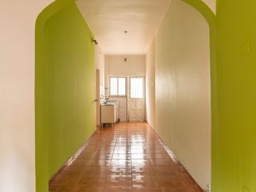 Venta PH 2 ambientes  con patio y local - Morón