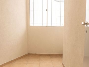 Venta PH 2 ambientes  con patio y local - Morón
