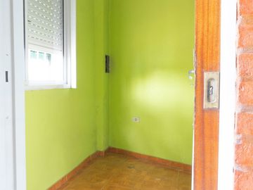 Venta PH 2 ambientes  con patio y local - Morón