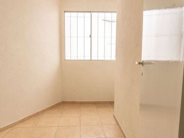 Venta PH 2 ambientes  con patio y local - Morón