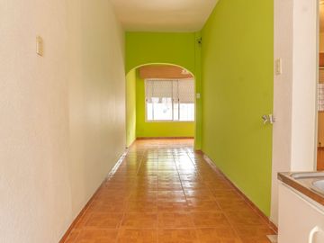 Venta PH 2 ambientes  con patio y local - Morón