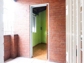 Venta PH 2 ambientes  con patio y local - Morón