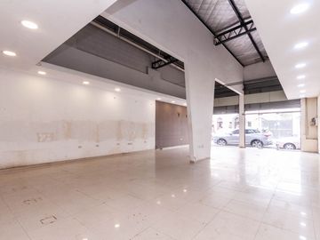 ALQUILER LOCAL COMERCIAL FONDO LIBRE 300M2 TOTAL