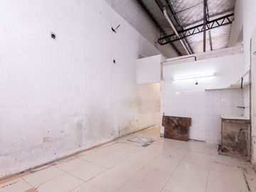 ALQUILER LOCAL COMERCIAL FONDO LIBRE 300M2 TOTAL
