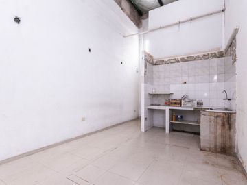ALQUILER LOCAL COMERCIAL FONDO LIBRE 300M2 TOTAL