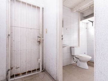 ALQUILER LOCAL COMERCIAL FONDO LIBRE 300M2 TOTAL